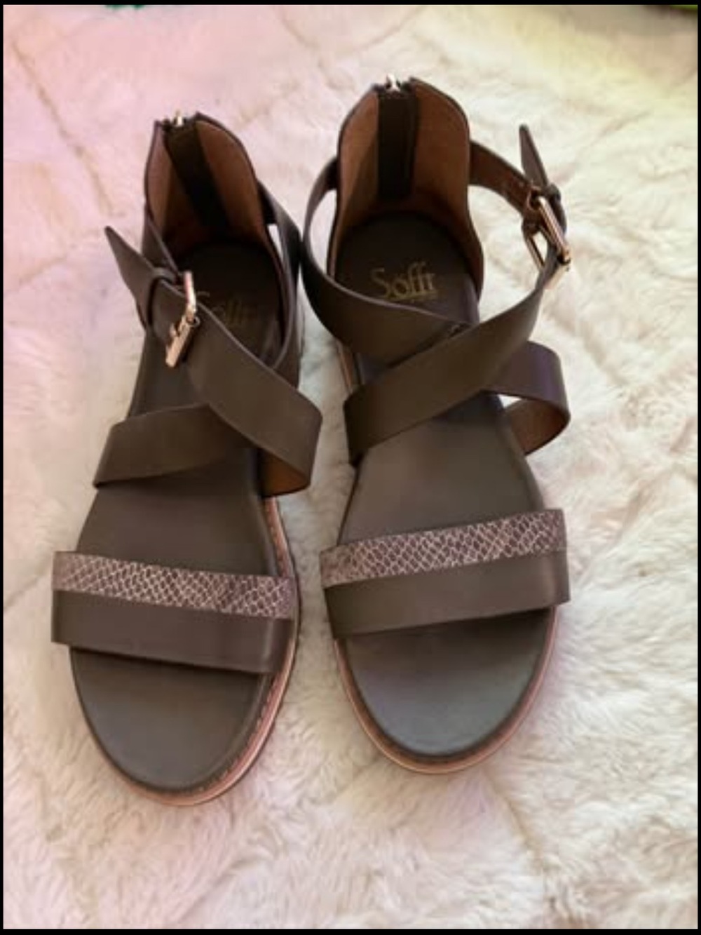 Sofft Brown Crisscross Leather Sandals with Textured Front Strap